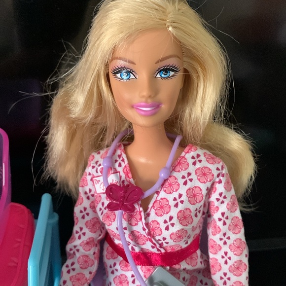 CCO 🎉 Barbie I Can Be Baby Doctor Doll Playset - Picture 5 of 9